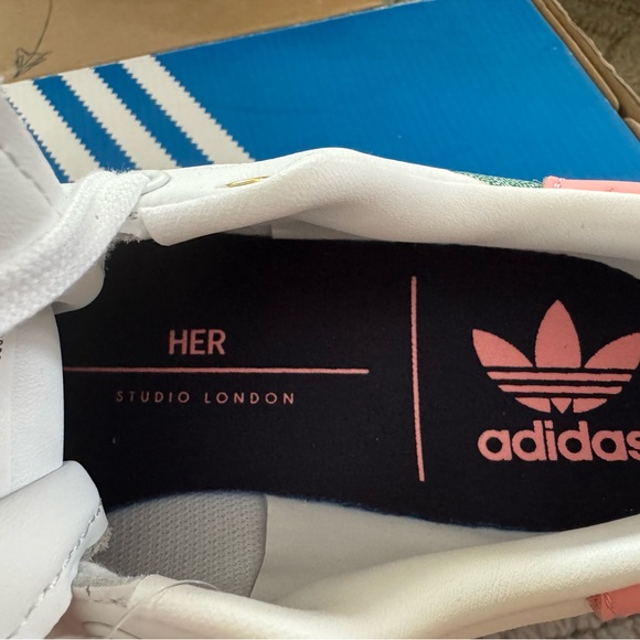 Adidas Stan Smith Floral Sneakers - Picture 6 of 9